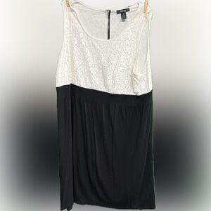 Black and White Lace Bodice Knee Length Dress With Back Zipper